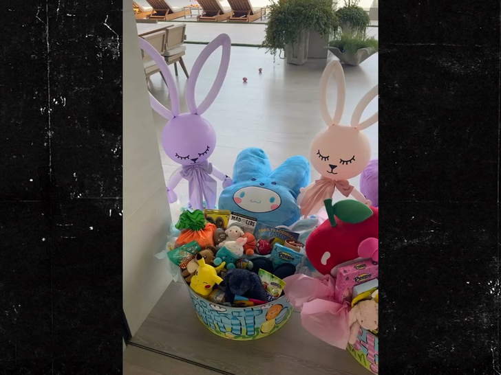 040526 kylie jenner easter sub1