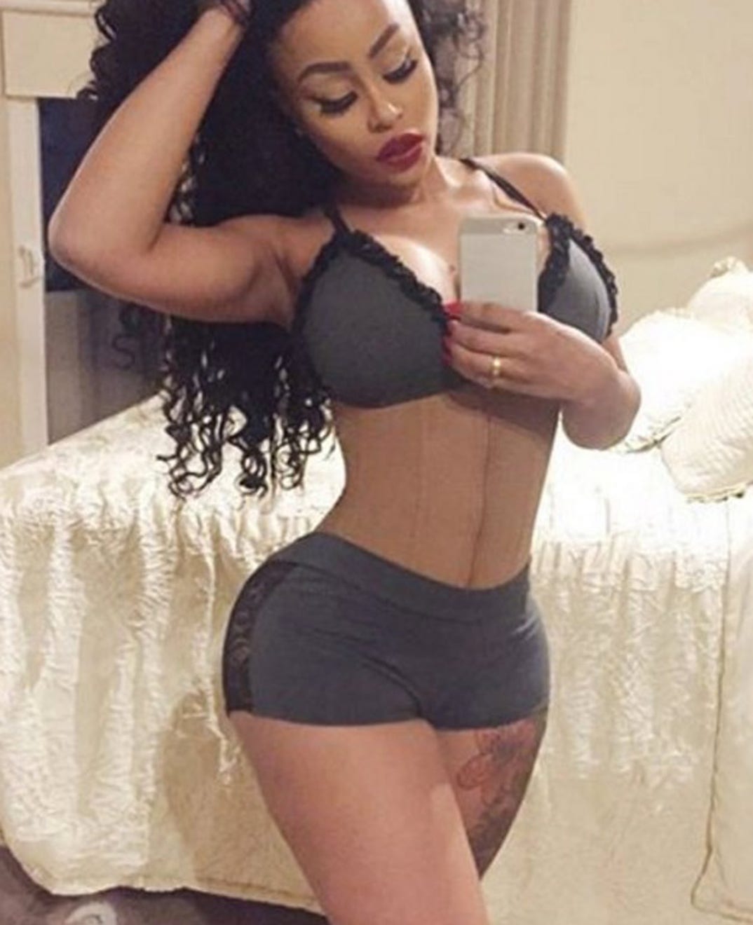 sexy blonde in red lingerie Former Geordie Shore star Vicky Pattison continues to silence haters with  seductive lingerie selfie after blasting weight gain reports main image 1
