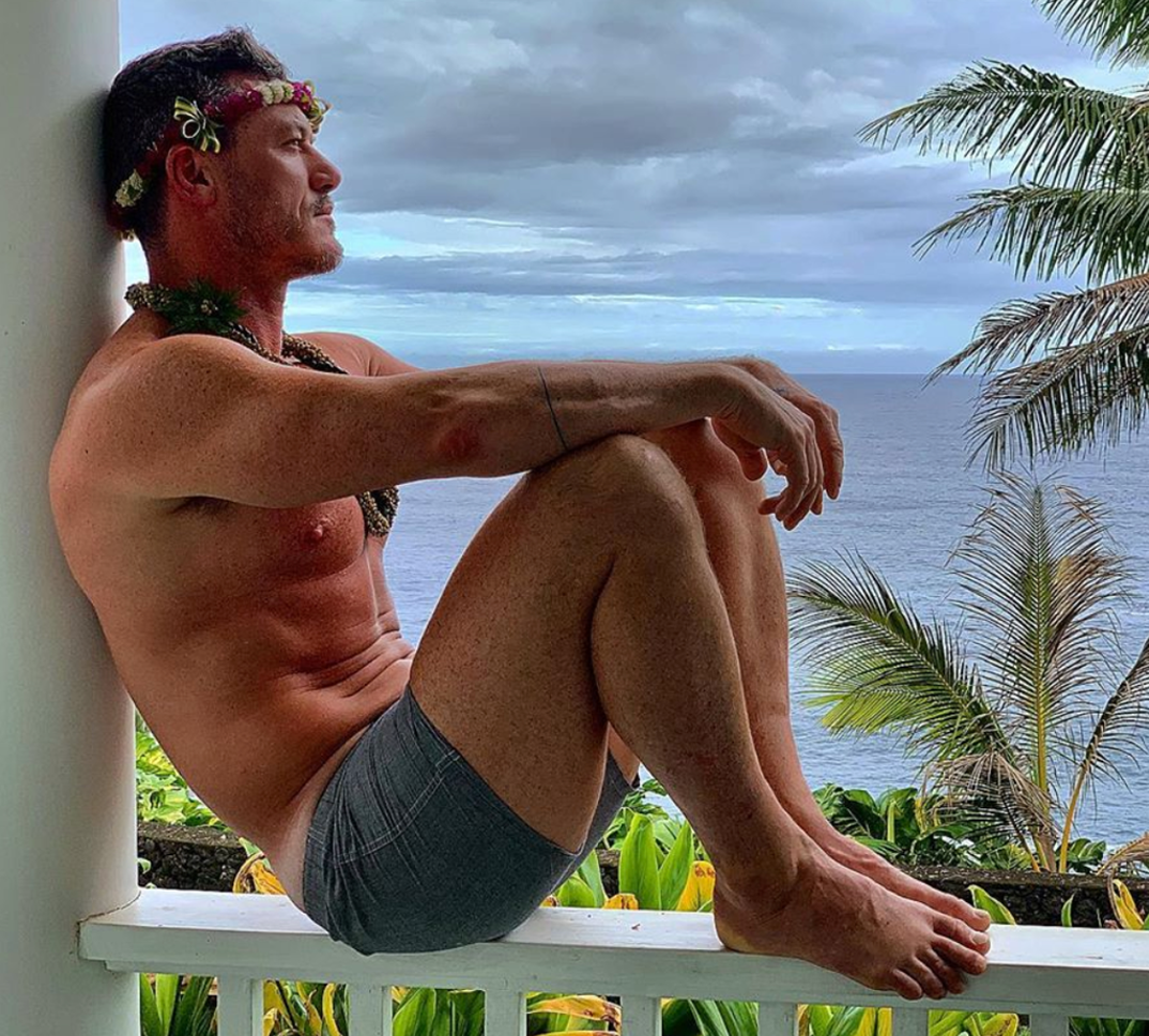 luke-evans-shirtless-hot-photos13