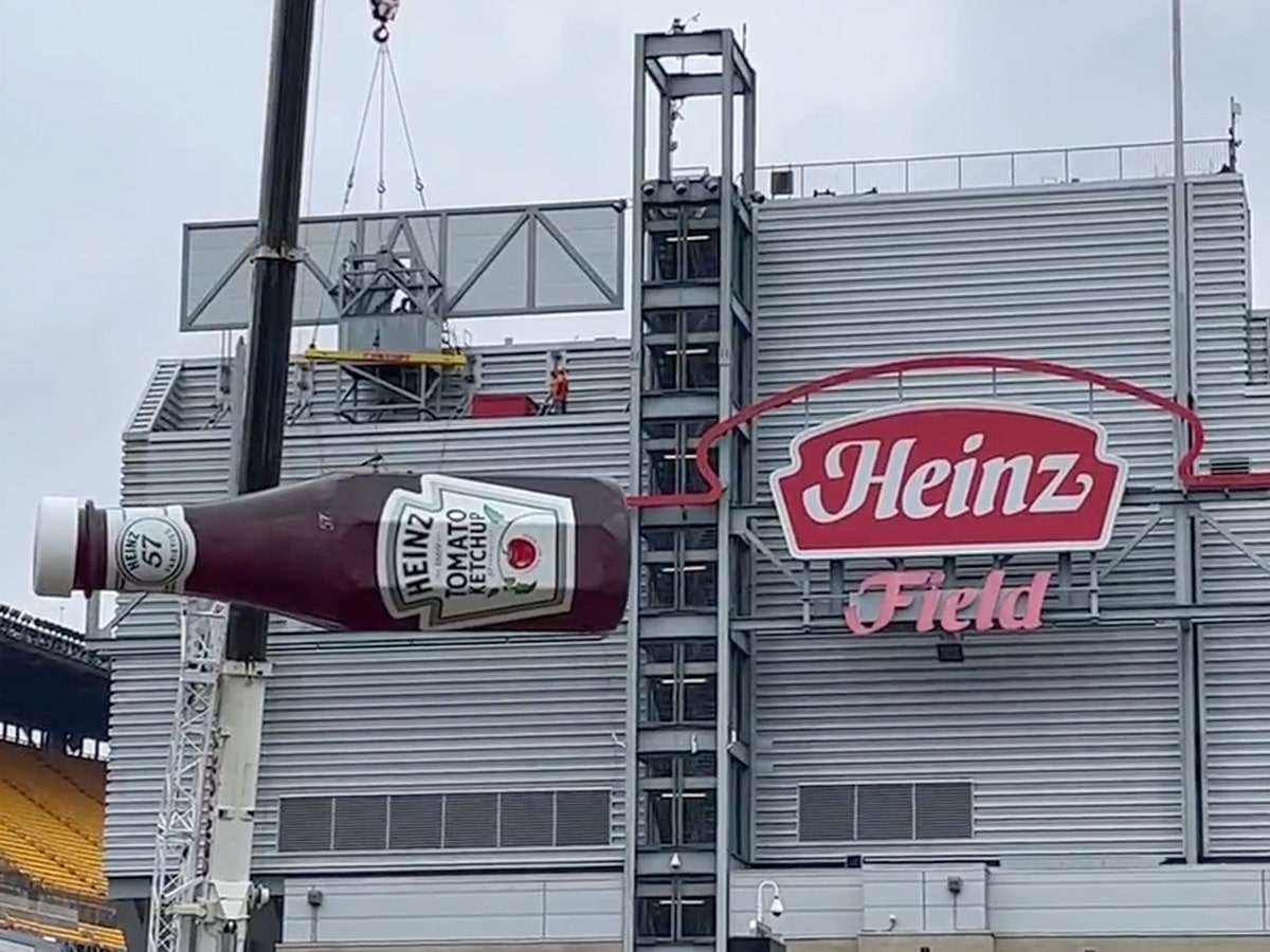 Removing the ketchup bottle from Heinz field......