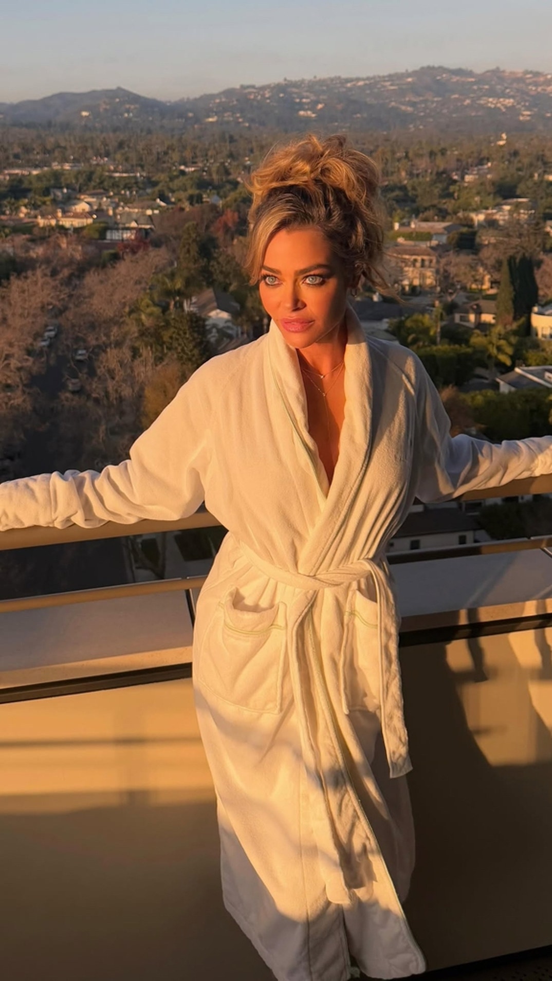 Carmen Electra Denise Richards Hot Shots 6