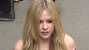 Avril Lavigne Cancels Tour Stops in Asia Amid Coronavirus Fears