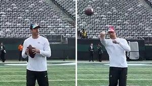 Aaron Rodgers Bounces Around, Throws Passes Before Jets Game