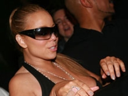 Mariah works it in Vegas