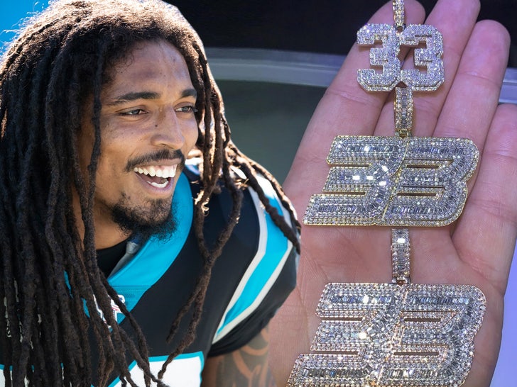 1103 tre boston necklace getty comp