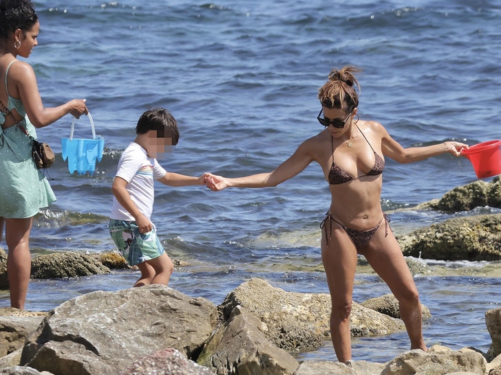 Eva-Longoria-and-Christina-Milian-sub-backgrid-2