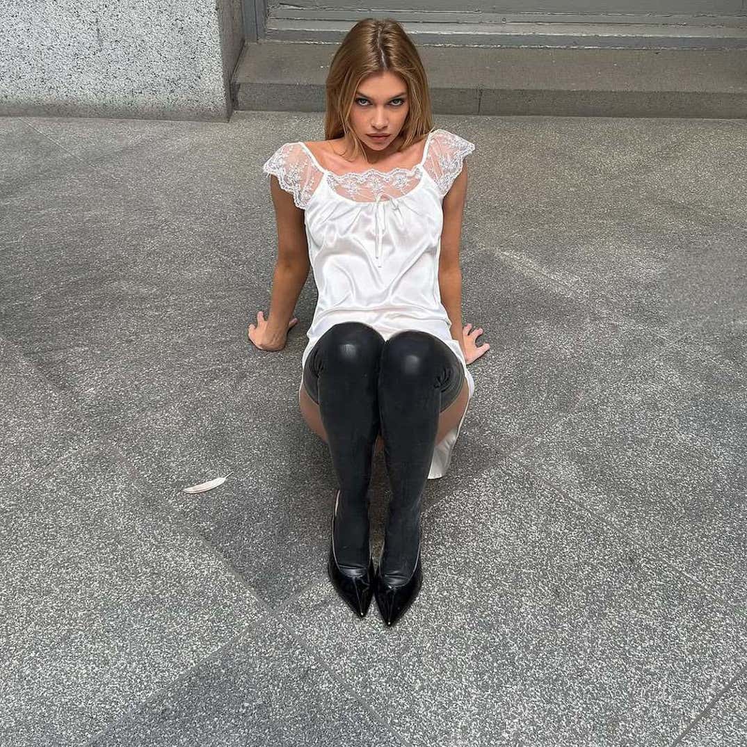 Stella Maxwell Sexy Legs Mini Photoshoot 0