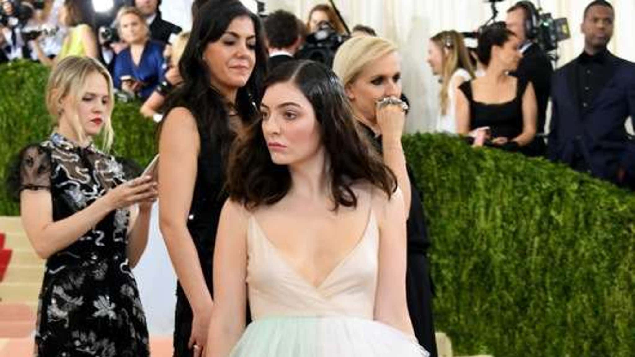 2016 Met Gala -- Fashion Photos