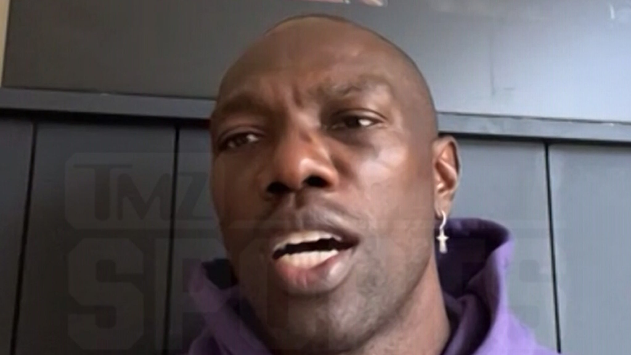 WATCH] Neighbor Charged in Terrell Owens Case - The Source