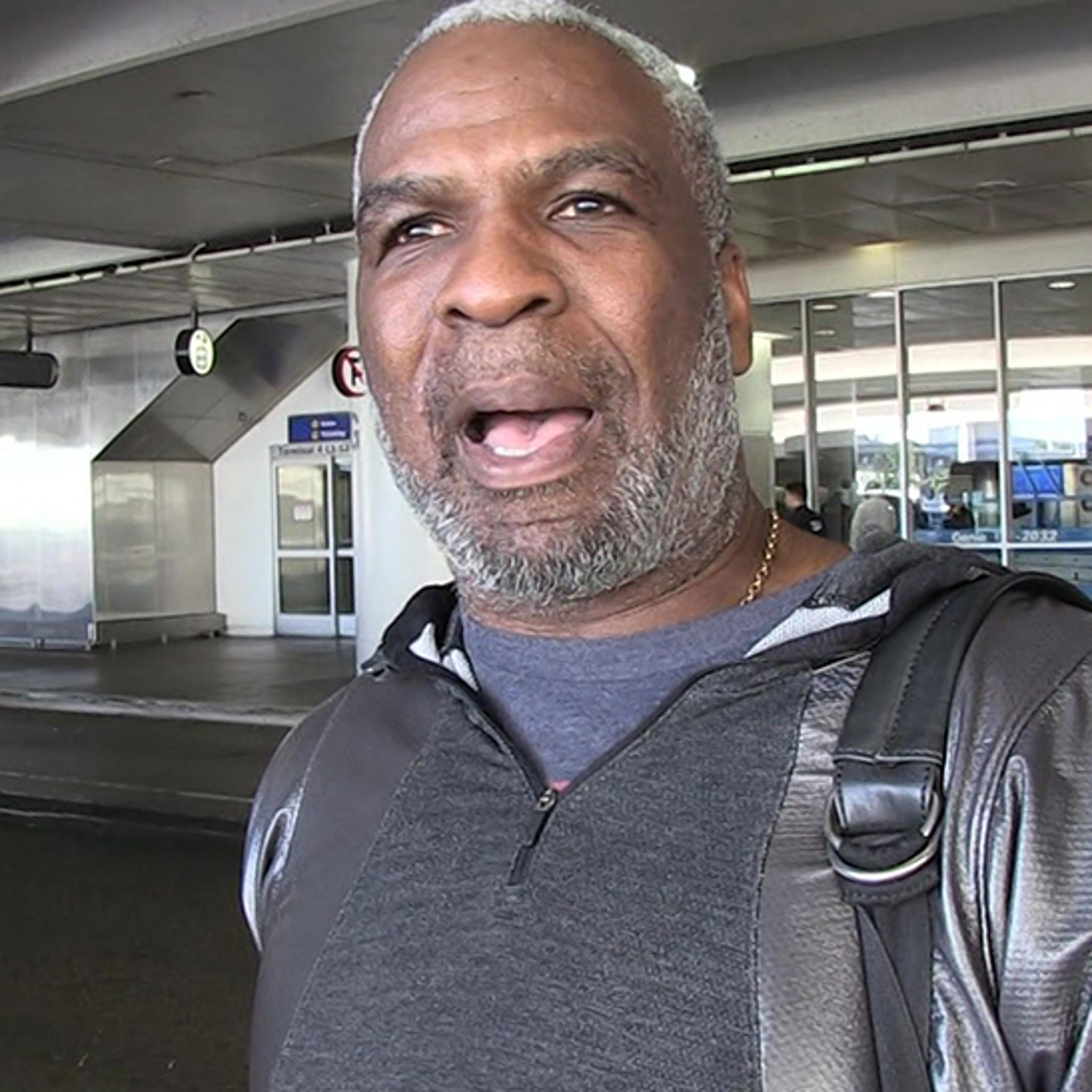 Charles Oakley Cheated 3 Times During Texas Hold'Em, Officials Say