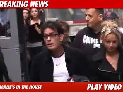 0403_charlie_sheen_chicago_entrance_video