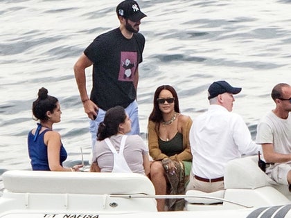 0607-rihanna-hassan-jameel-yacht-italy-photos-primary