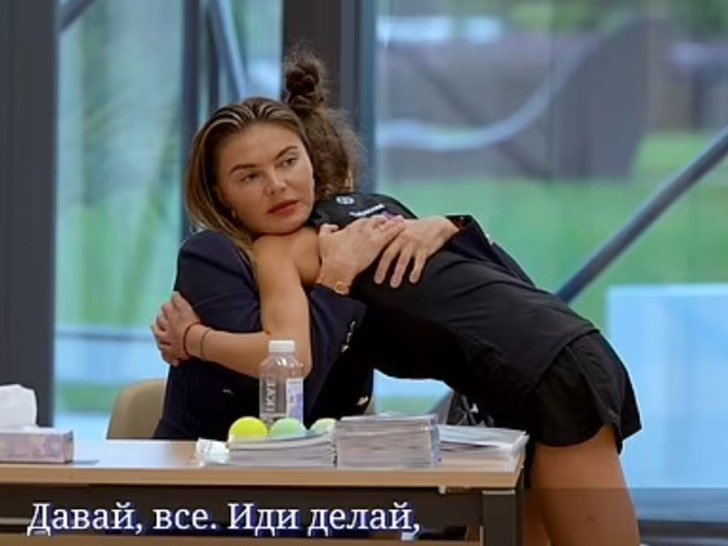 Alina Kabaeva scatta foto a una ragazza