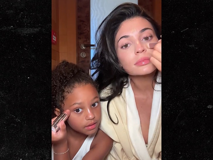 071625_kylie_jenner_after_bronzer