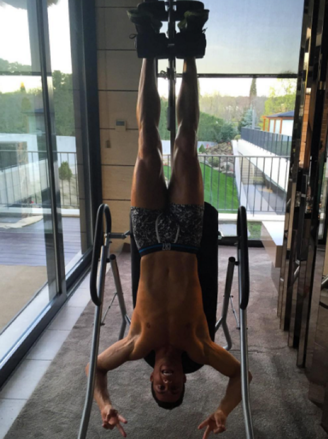 0110_Cristiano_Ronaldo_Shirtless_Shots10