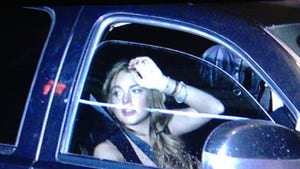 Lindsay Lohan Panics, Flies to L.A. for Court ... First Class