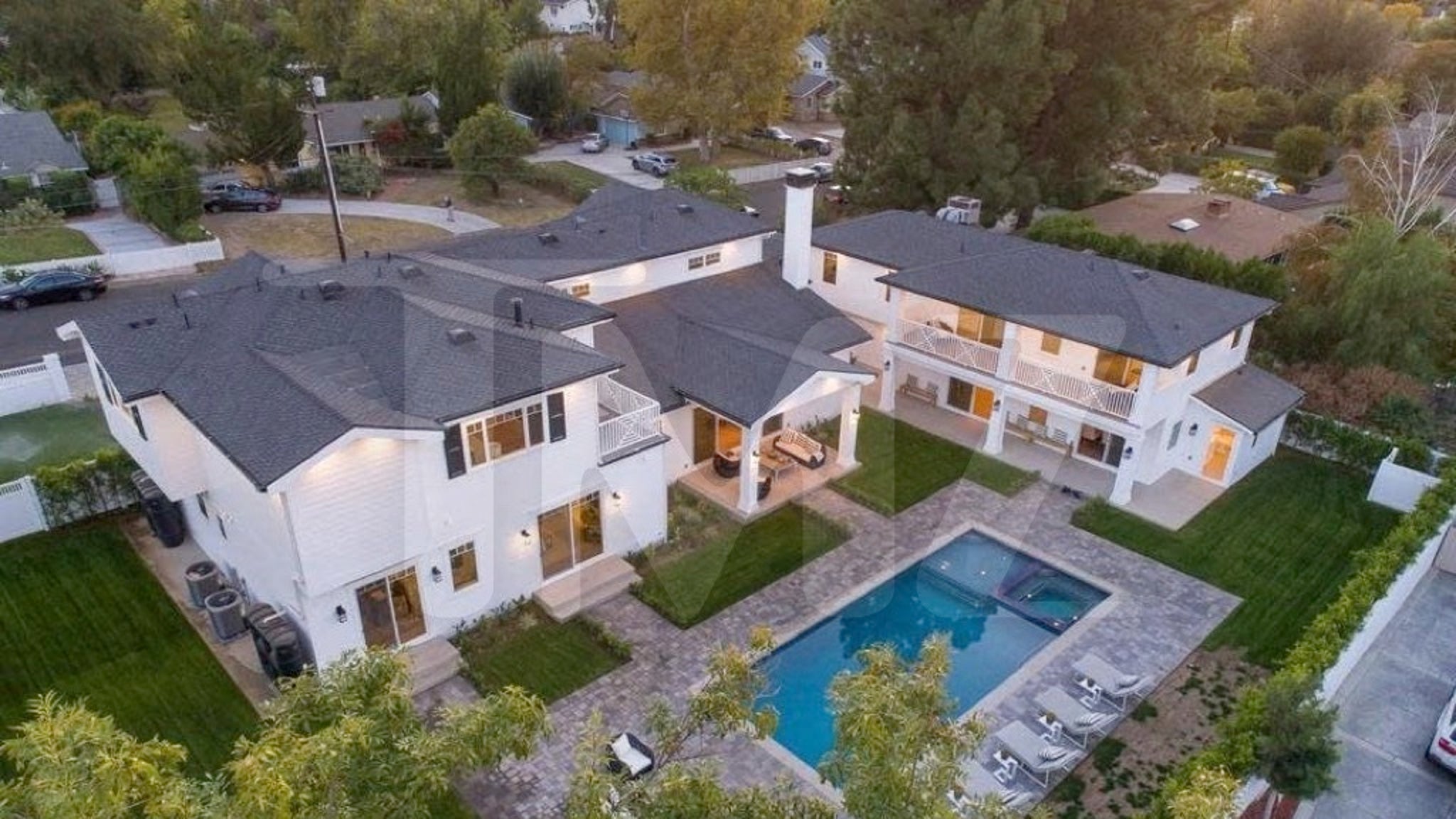 blac-chyna-s-woodland-hills-mansion