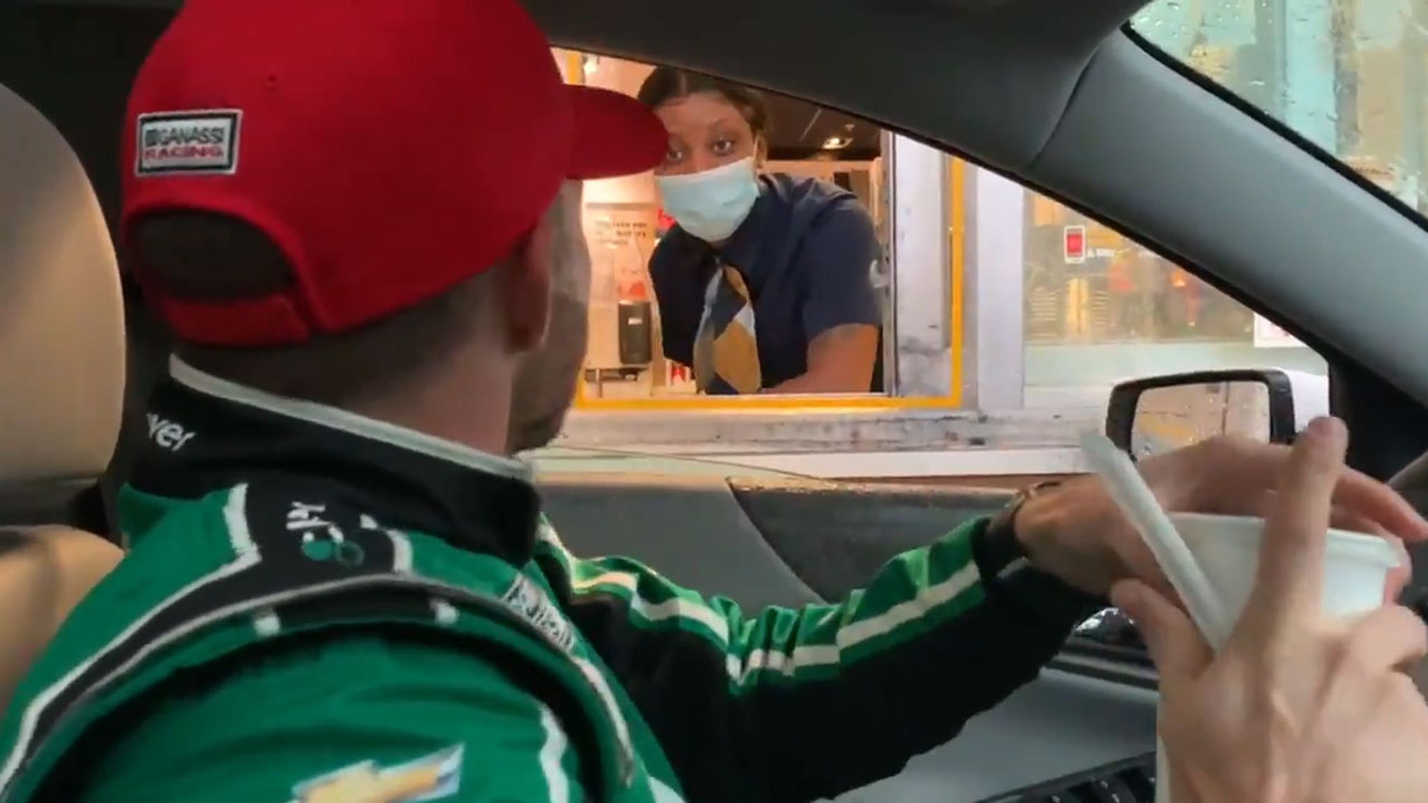 NASCAR driver Ross Chastain arrives at McDonald’s during the rain delay, the team is crazy!