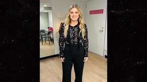 Kelly Clarkson Fans Shocked by New Slim Look Following Bitter Divorce