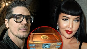 Zak Bagans to Display Jewelry Box From Dead Model Masuimi Max's House
