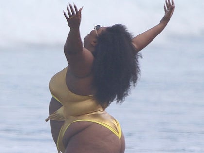 Lizzo-Beach-Swimsuit-New-Zealand-photos-thumb