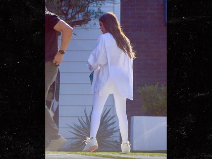0705-khloe-kardashian-mega-01