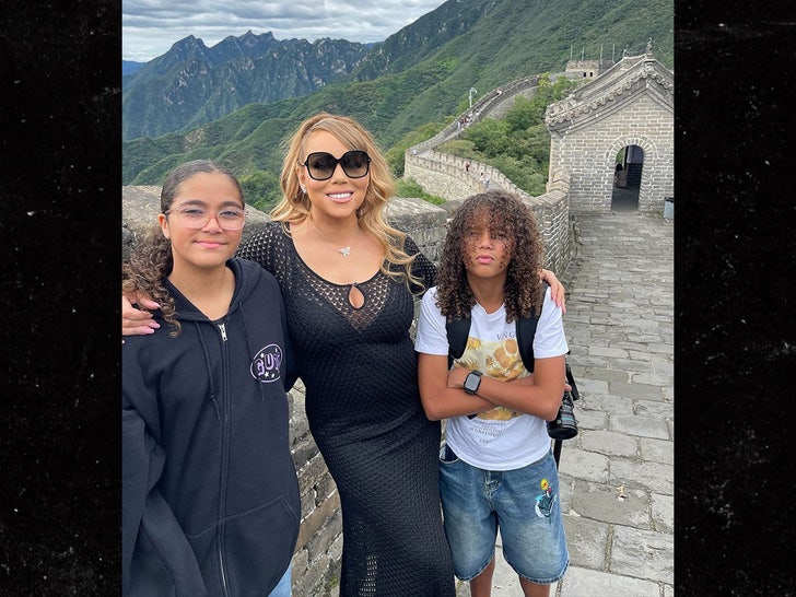 Mariah Carey and Twins Visit Great Wall of China