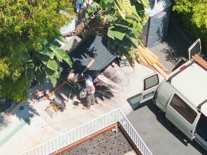 0626-Brad-Pitt House Household