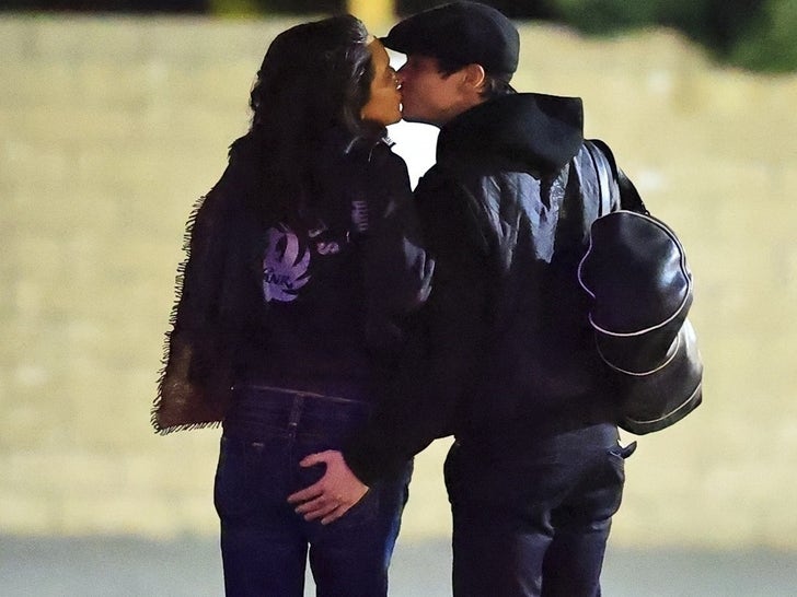 Yungblud and GF Jesse Jo Stark Pack On The PDA Leaving Nobu