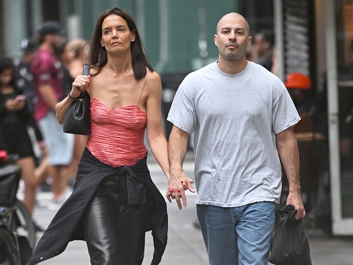 Katie Holmes and Boyfriend Jason Bard Yarmosky instarimages 1