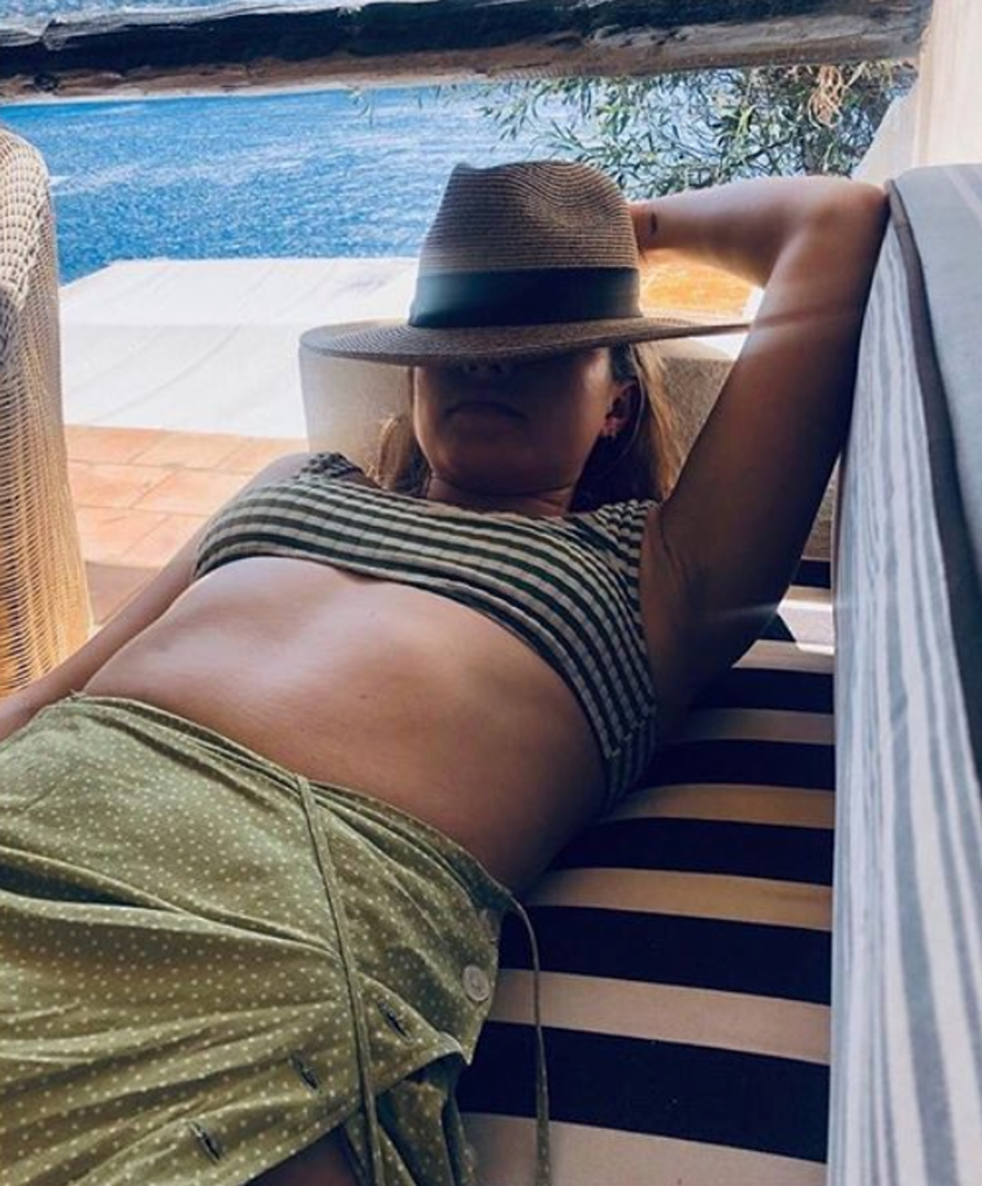 florence-pugh-hot-photos12