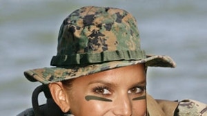 Jessica Simpson, Reporting for Duty!
