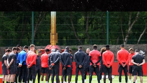 Manchester United Holds Moment of Silence During Practice For Attack Victims (PHOTO)