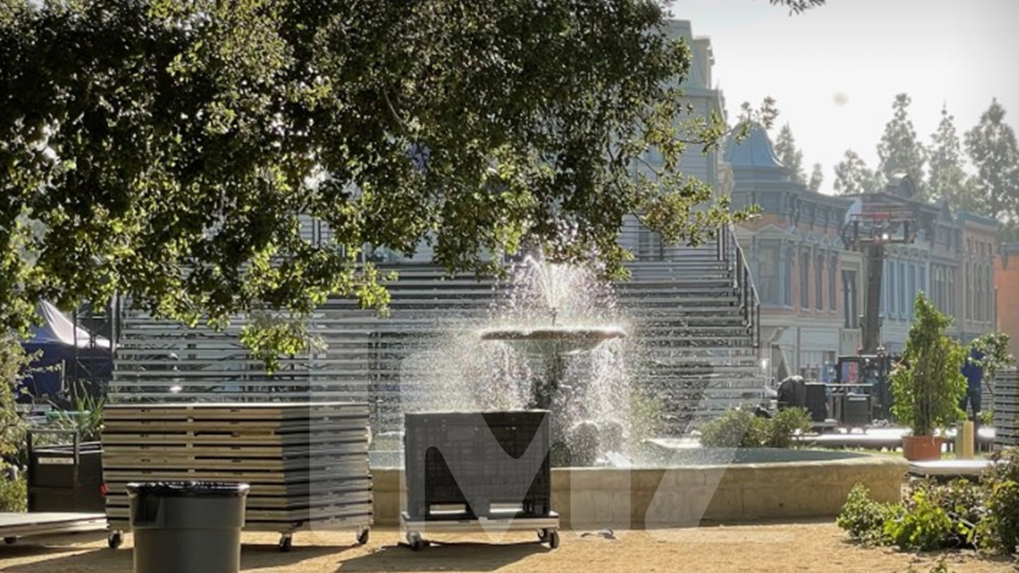 Reunion ‘Friends’ to use the opening credit fountain, original stage