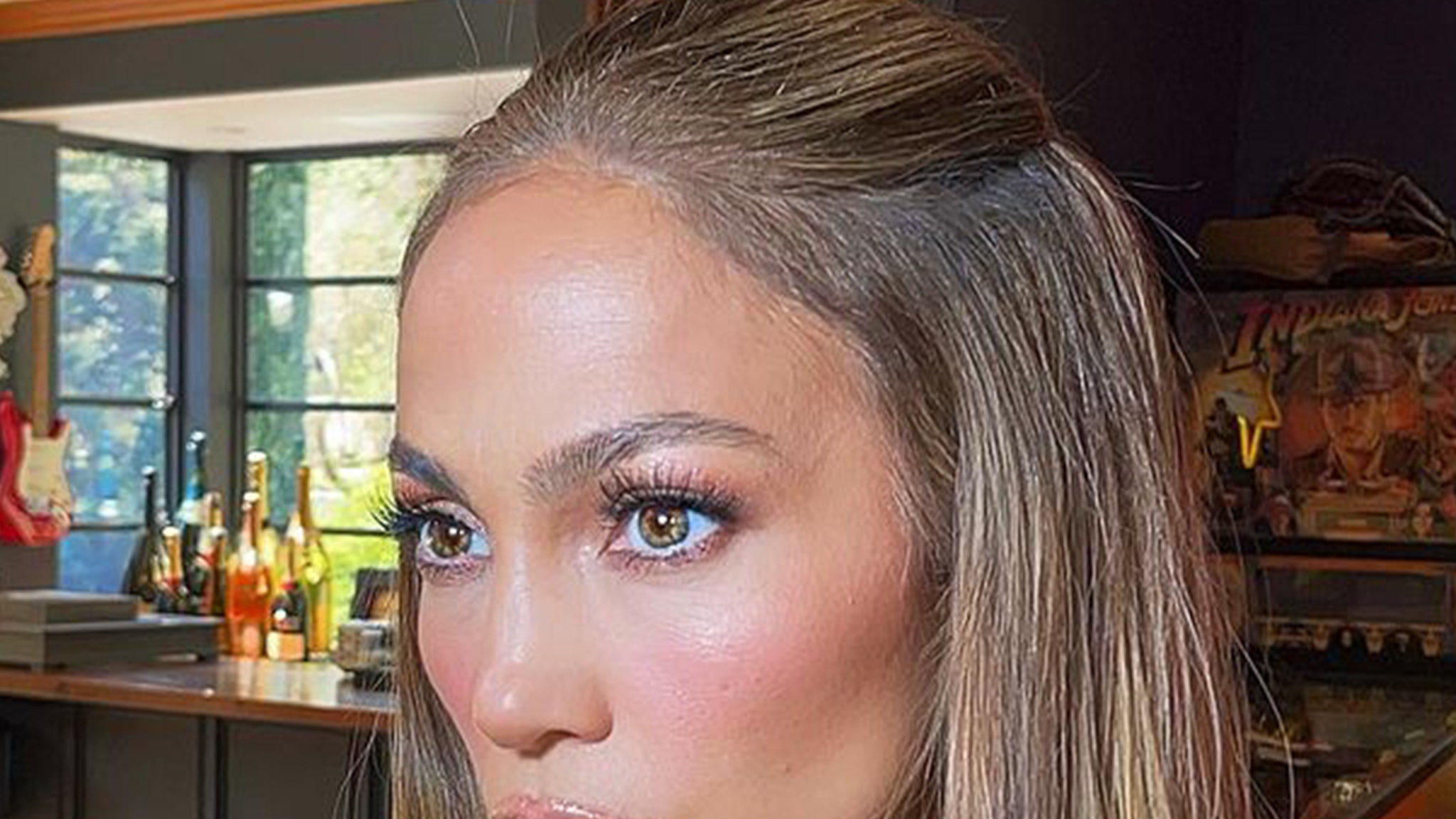 Jennifer Lopez Says She Doesn't Belong in Hollywood, Feels Like Outsider
