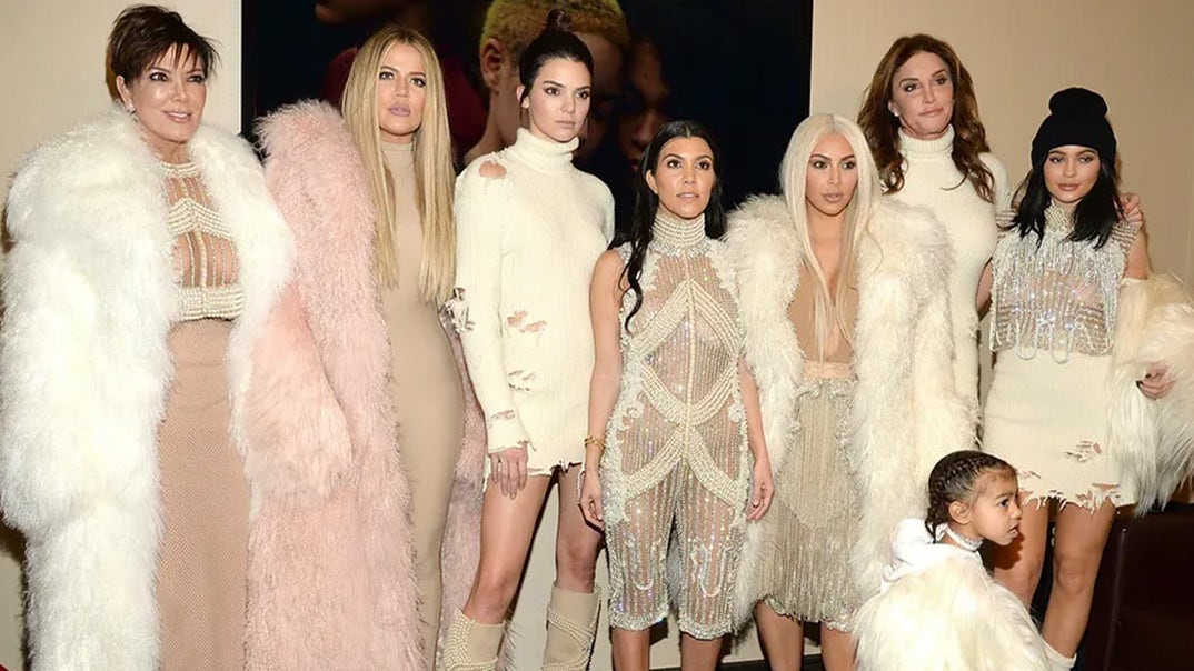 1005-Caitlyn-Jenner-Kardashian-Family-PRIMARY