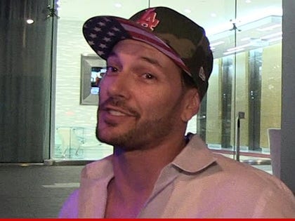 1016-kevin-federline-happy-tmz-01