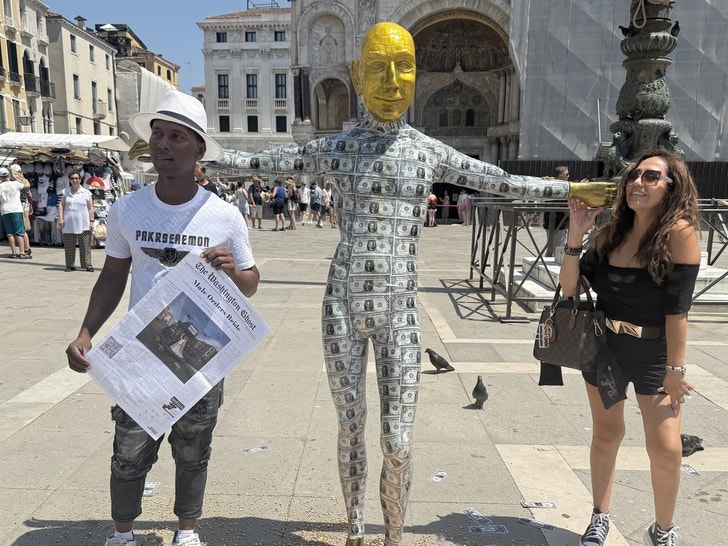 Bezos Money Statue  6