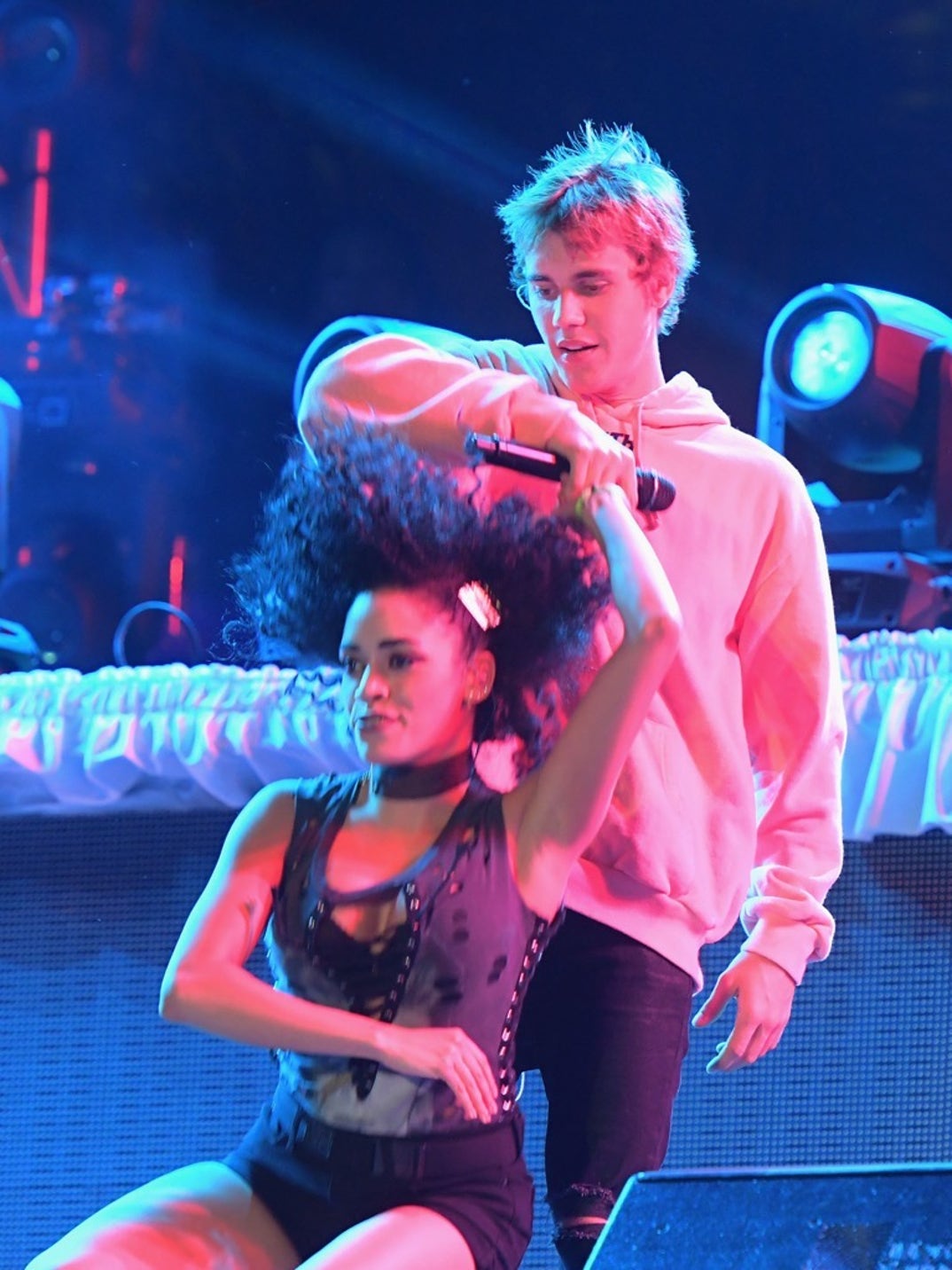 justin bieber performance photos-2-12