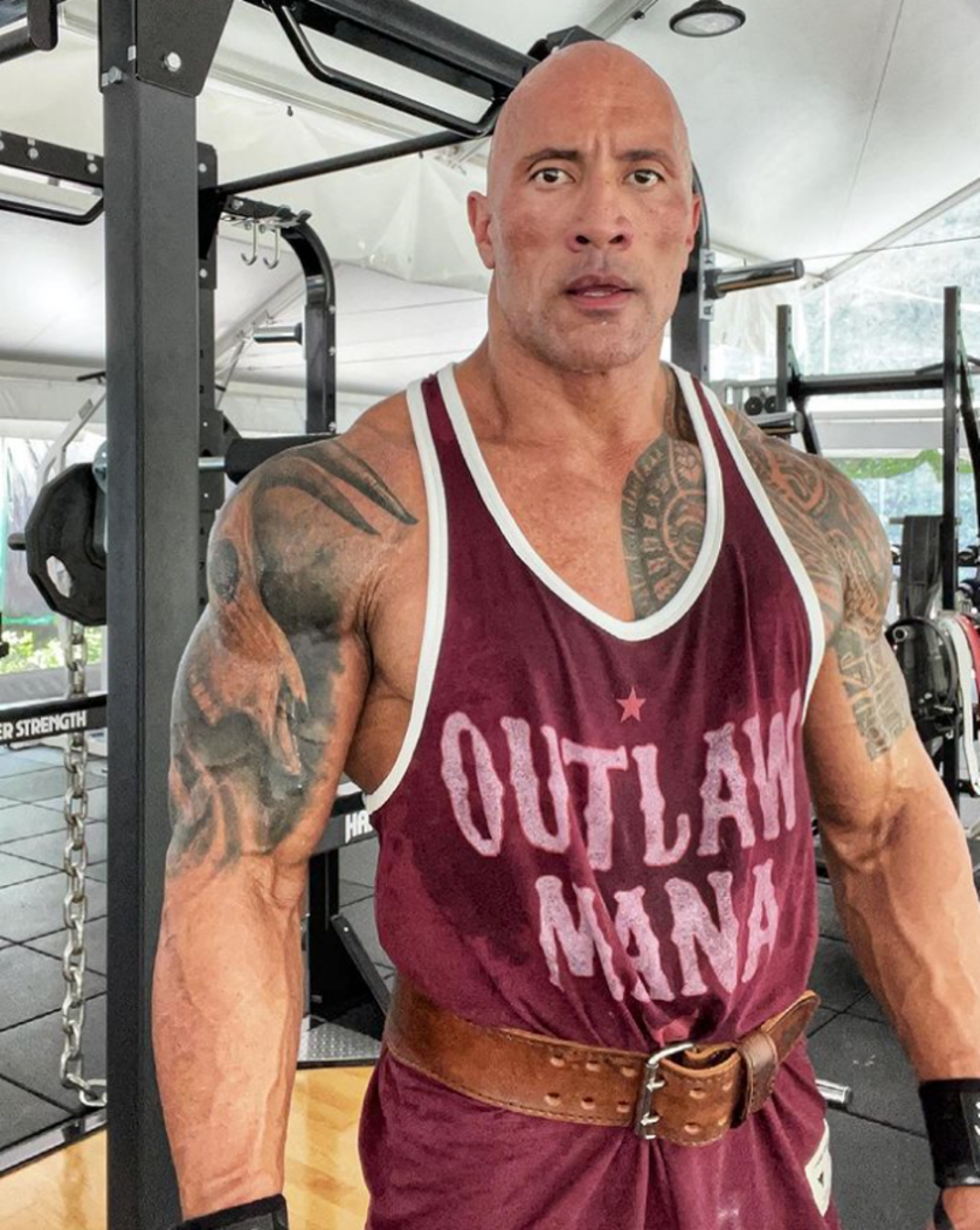 Dwayne-rock-Johnson-workout-gym-photos8