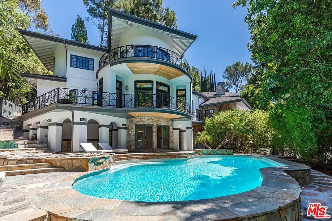 Selena Gomez Encino Home 26
