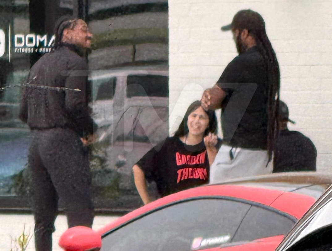 Cardi B and Stefon Diggs Argue Outside 4