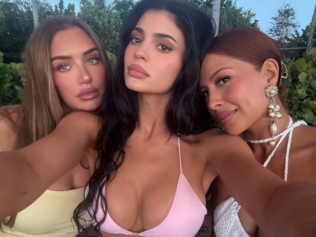 Kylie Jenner Friends Turks And Caicos Summer Trip 14