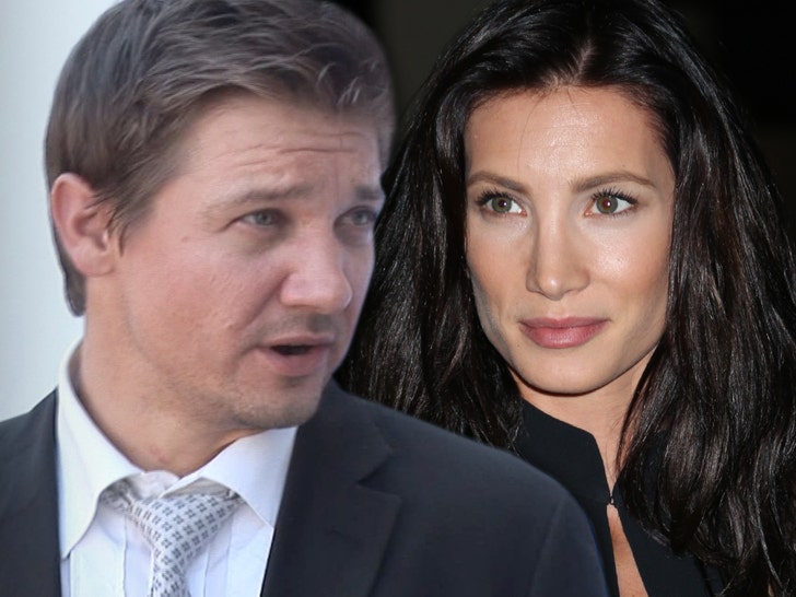 1014-jeremy-renner-sonni-pacheco-tmz-getty-01