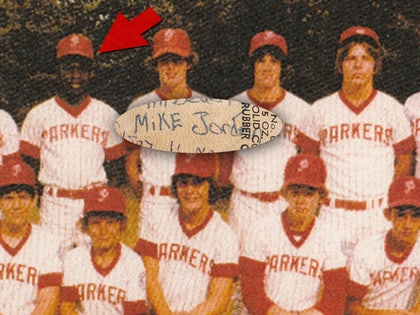 0622-michael-jordan-baseball-signed-nocredit-01