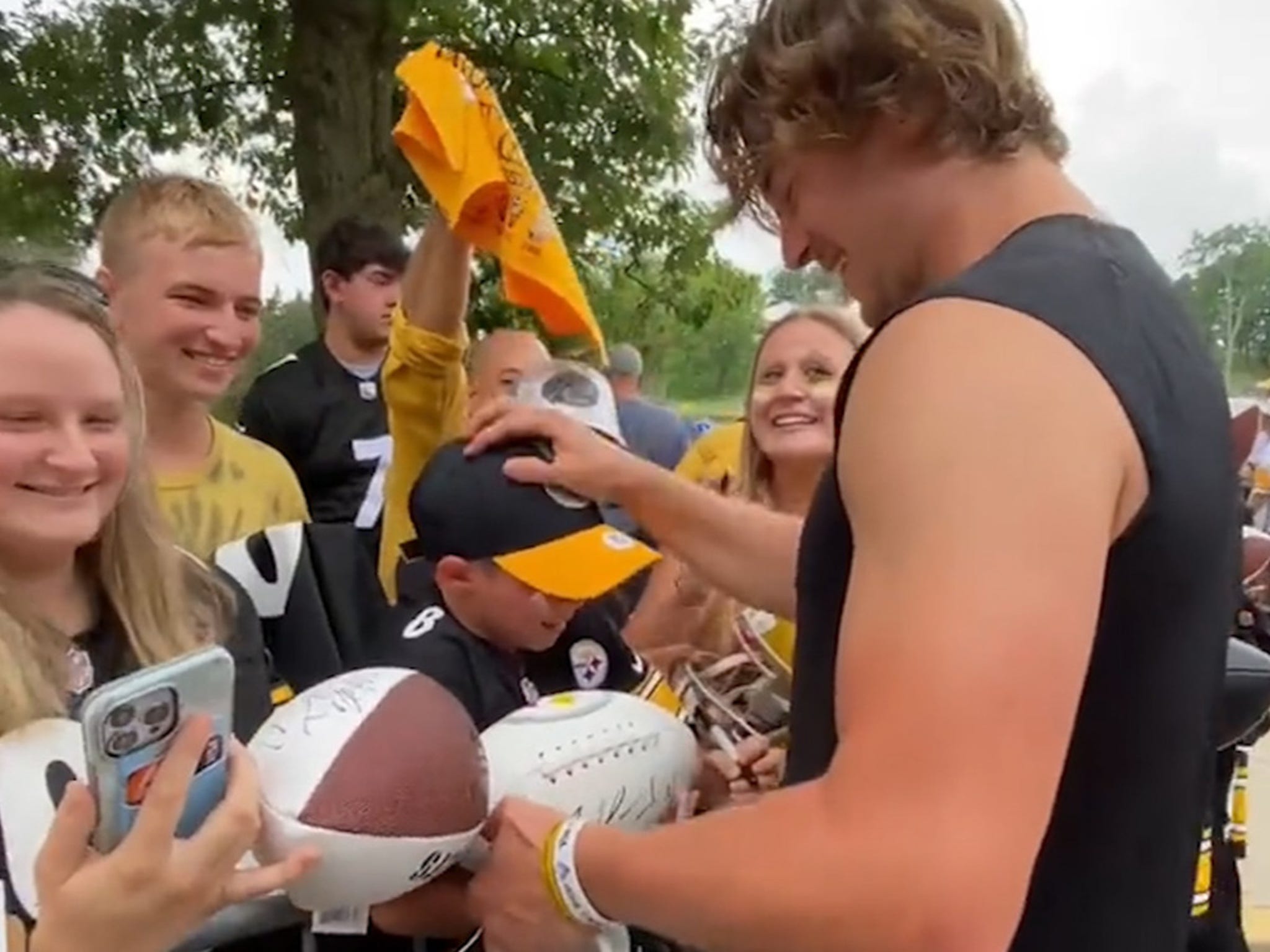 Steelers training camp: Kenny Pickett goes deep, rookies up and