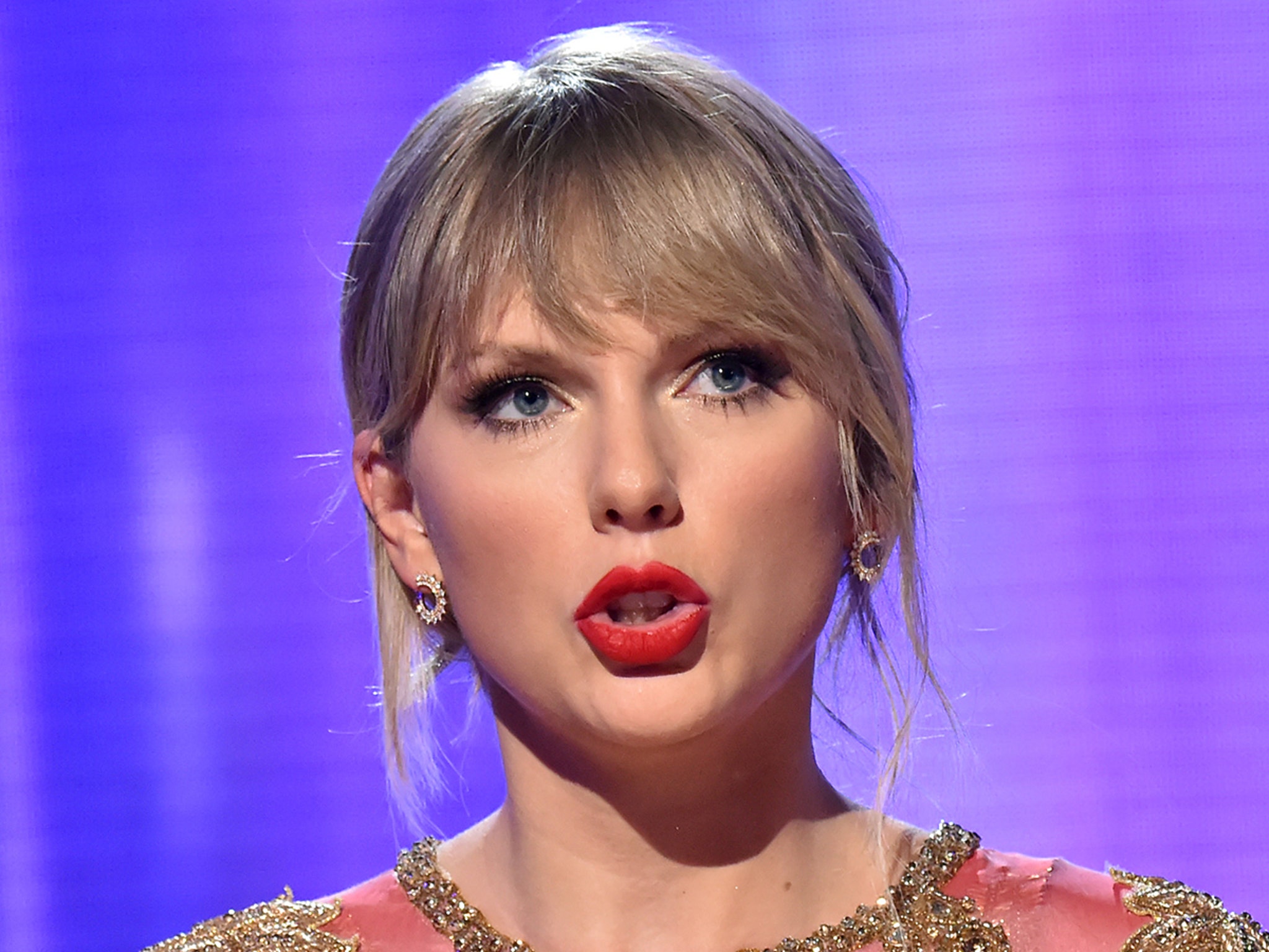 Taylor Swift Receives Backlash As She Becomes 'CO2e Polluter Of The Year';  Her Team Calls It 'Blatantly Incorrect' - Entertainment