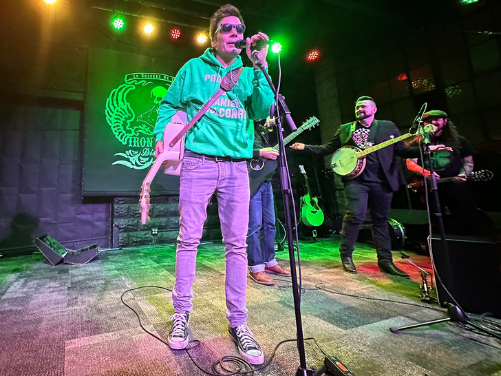 Jimmy Fallon Visits Irish Pub Surprise Performance With Band