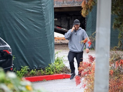 Jonathan Davino is seen talking to contractors at Sydney Sweeney Mansion photos  5