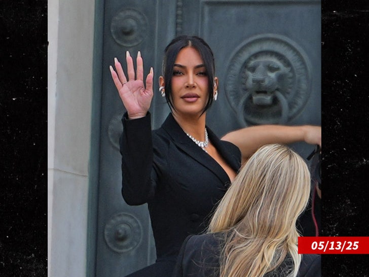Kim Kardashian Paris Court Sub Getty Swipe